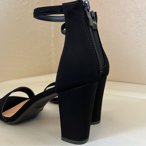 Top Moda Hannah Strappy Matte Black 3.25” Heels Chunky size 10 - Picture 4 of 10